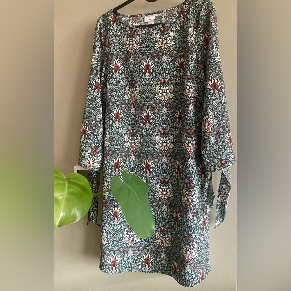 H&M - Morris & Co sleeve tie mini dress in green snake head pattern - Picture 1 of 5